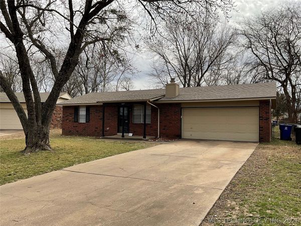 109 W Waco Street , Broken Arrow, OK 74011