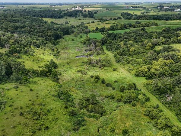 +/- 213 Survey Road, Dodgeville, WI 53533