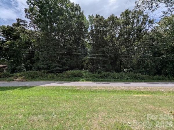 4824 Salisbury Street , Hickory, NC 28601