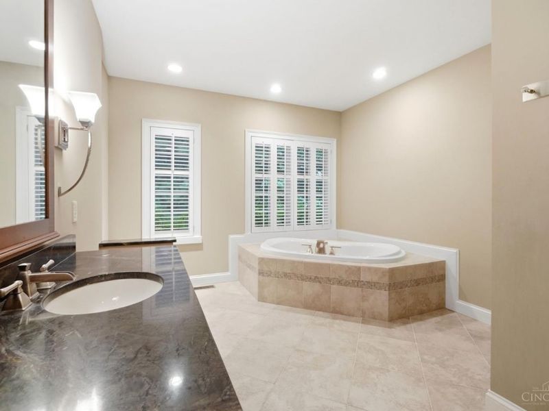 8100 Chinquapin Lane, Indian Hill, OH 45243 Photo 36