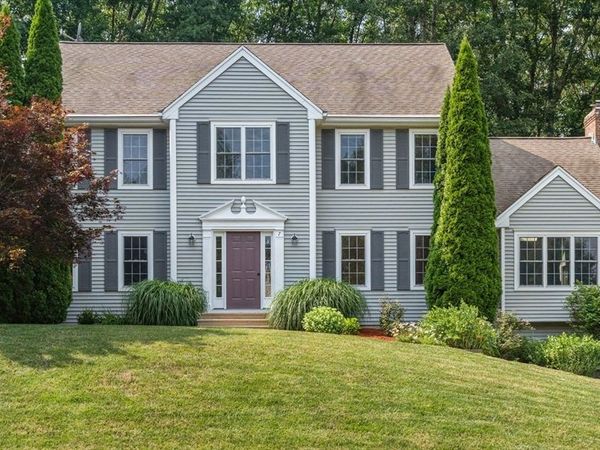 7 Evergreen Ln, Sturbridge, MA 01518