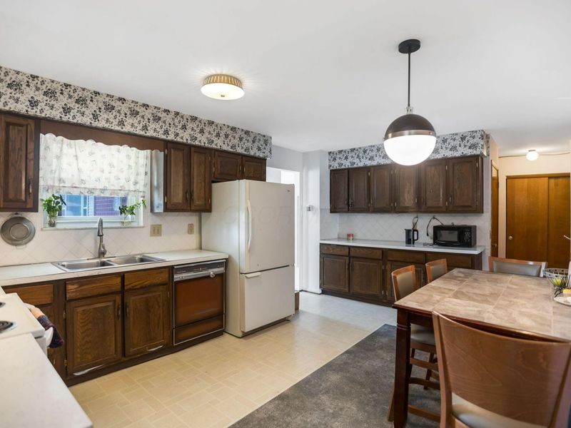 1616 Sienna Lane N, Columbus, OH 43229 Photo 12