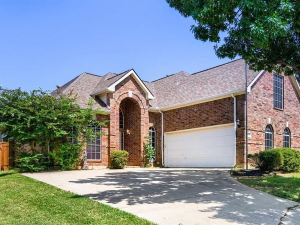 2066 Fair Oaks Circle , Corinth, TX 76210
