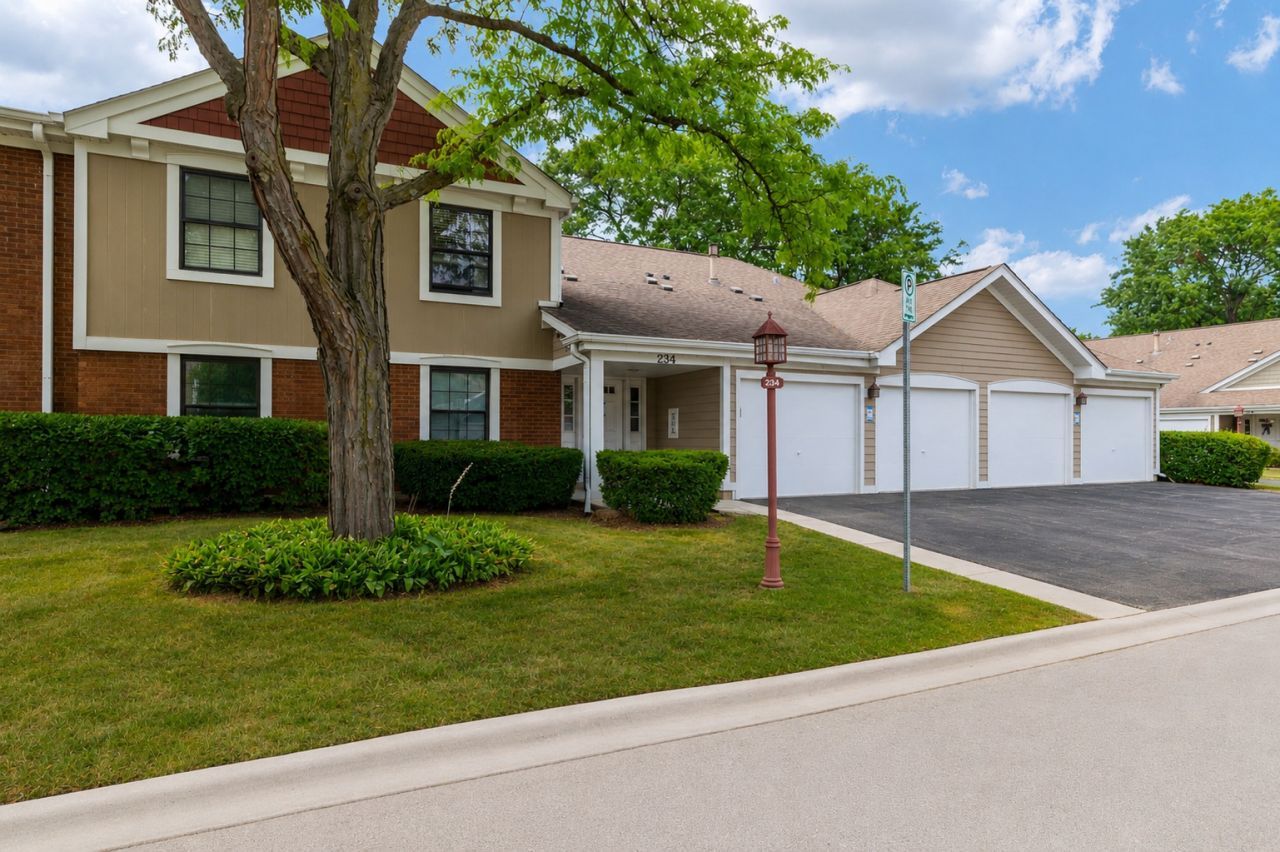 234 Deerpath Court , Schaumburg, IL 60193