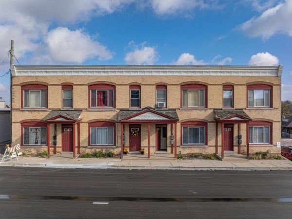130 Washington Street , Woodstock, IL 60098