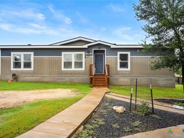 224 Las Estancias Drive , Cedar Creek, TX 78612
