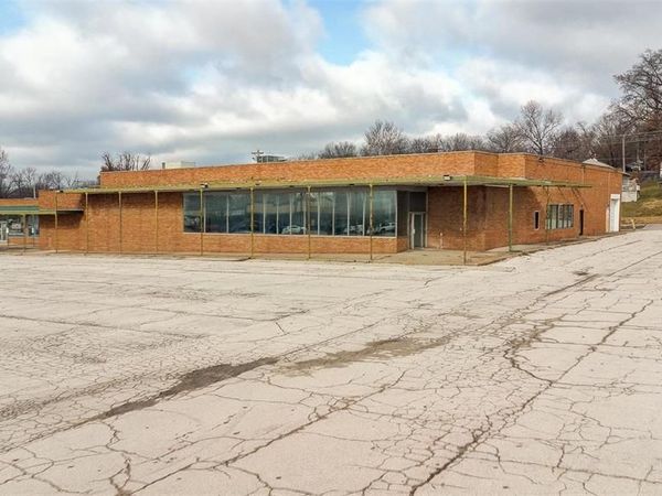 655 Berkshire Boulevard , East Alton, IL 62024