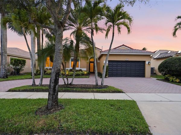 1032 NW 139th Ter , Pembroke Pines, FL 33028