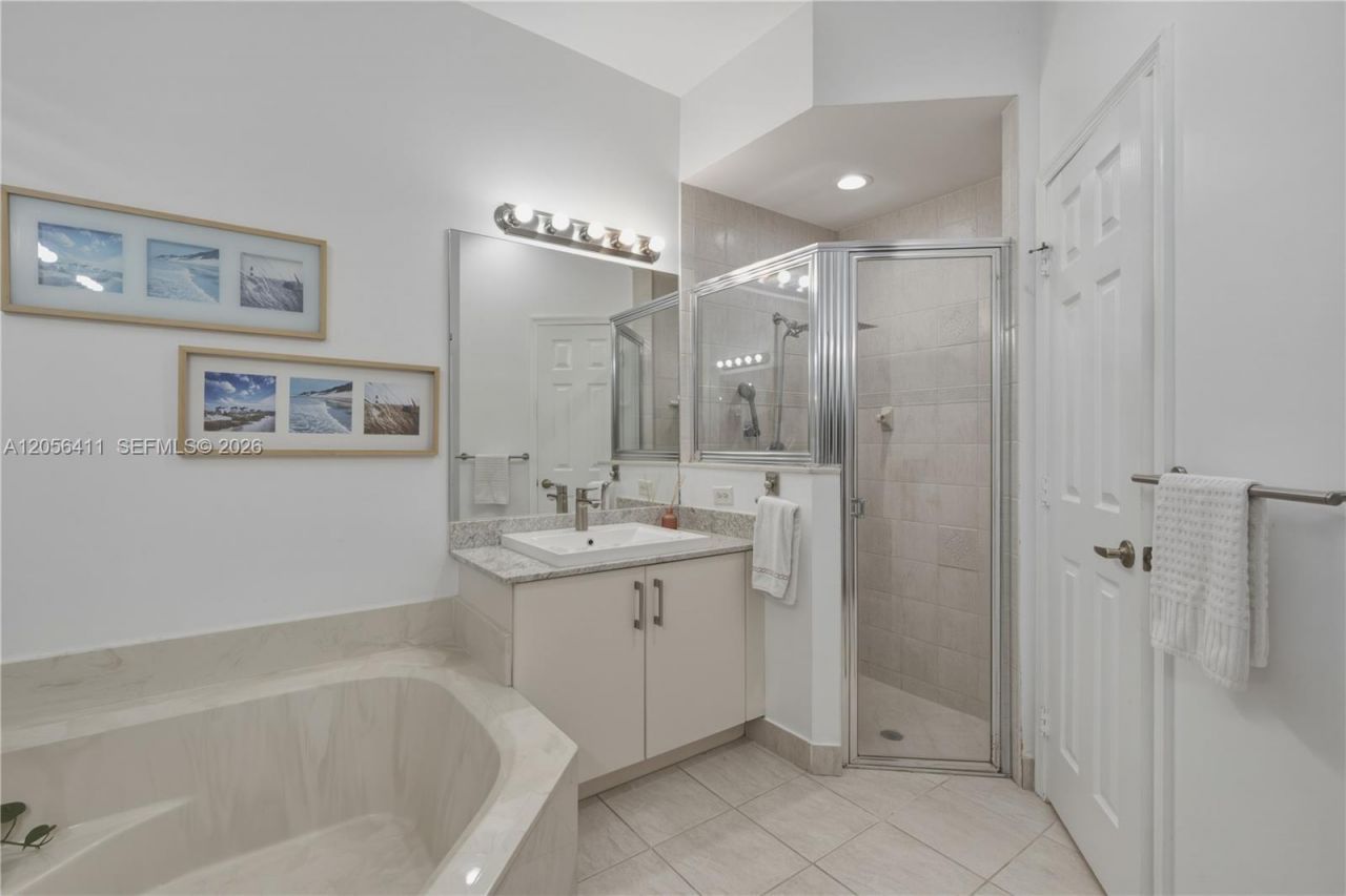 1032 NW 139th Ter , Pembroke Pines, FL 33028 Photo