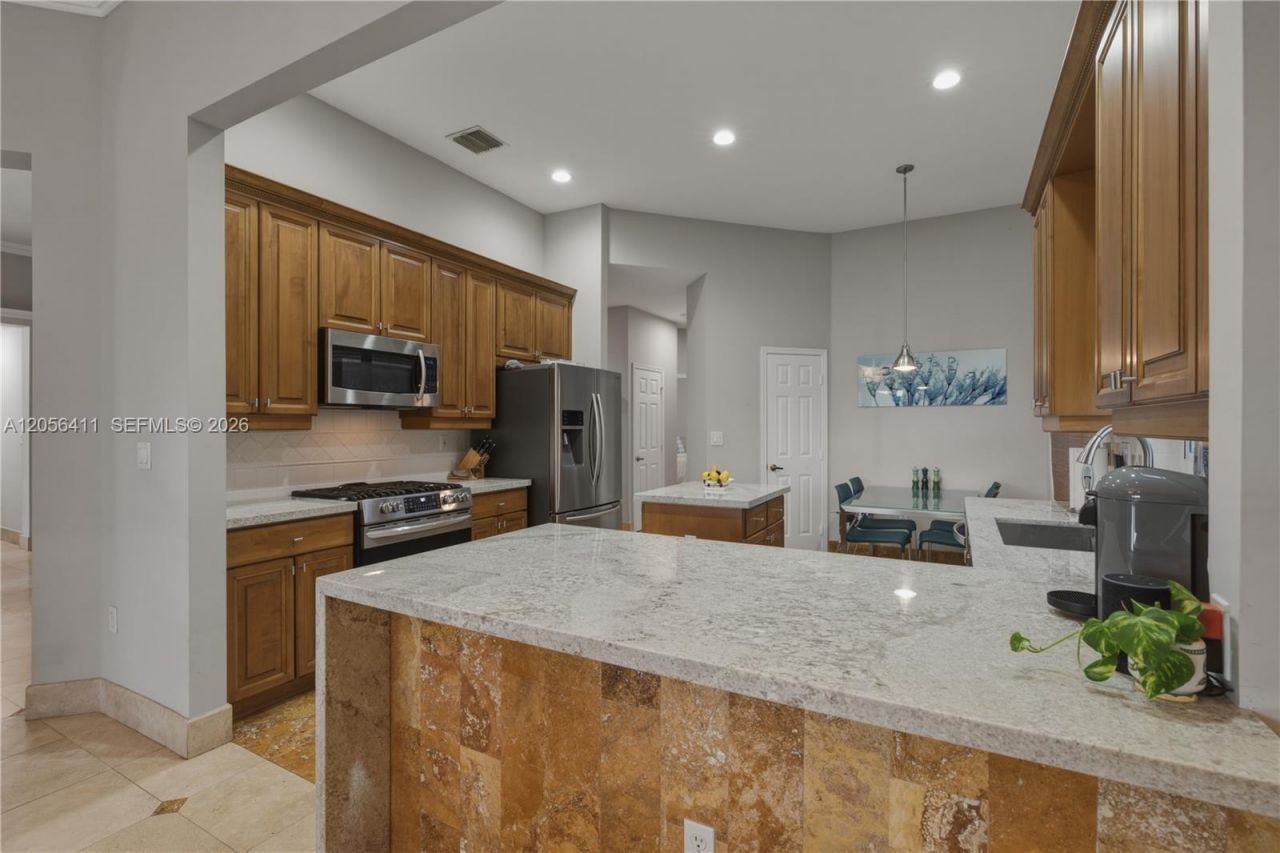 1032 NW 139th Ter , Pembroke Pines, FL 33028 Photo