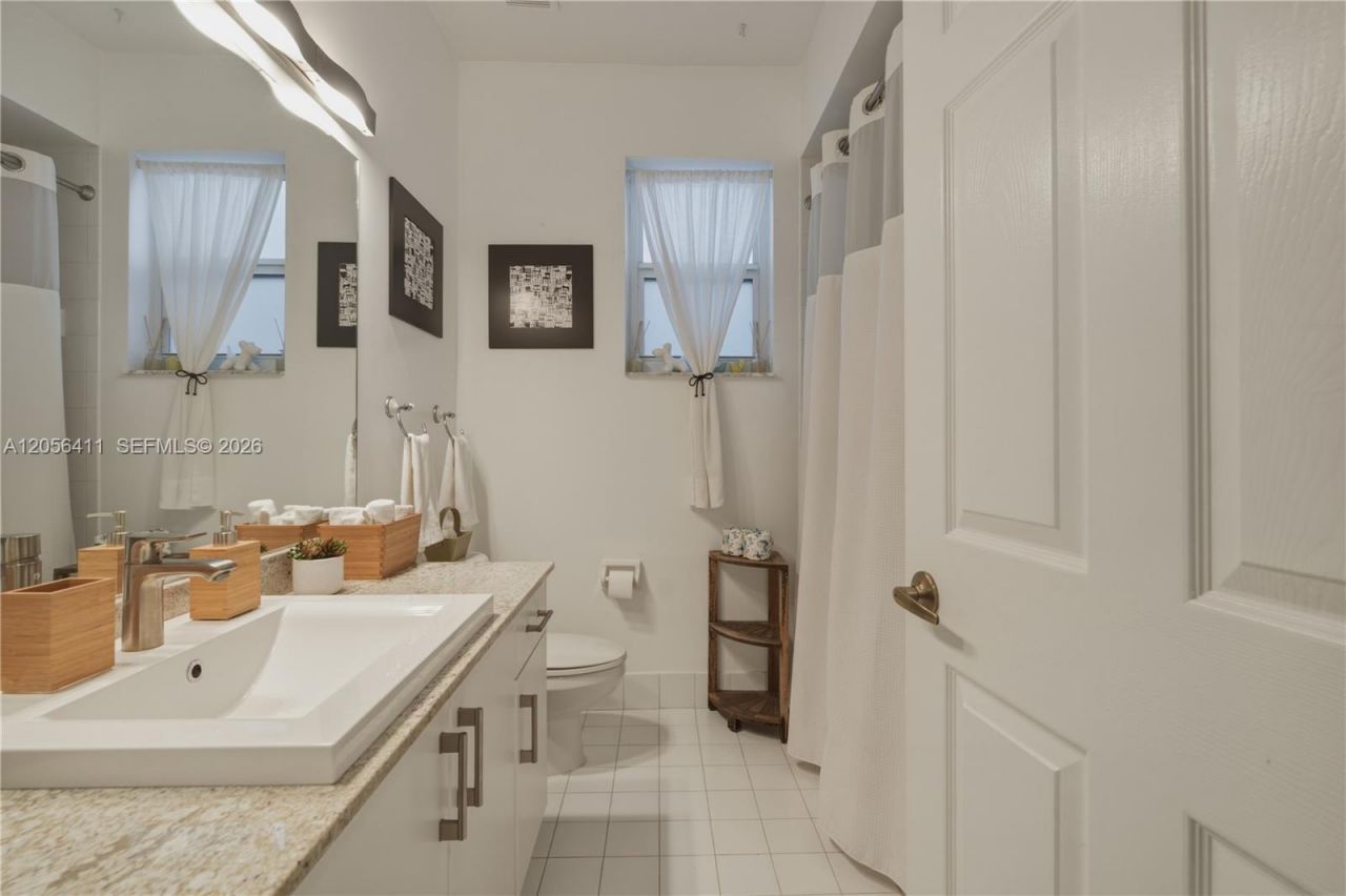 1032 NW 139th Ter , Pembroke Pines, FL 33028 Photo