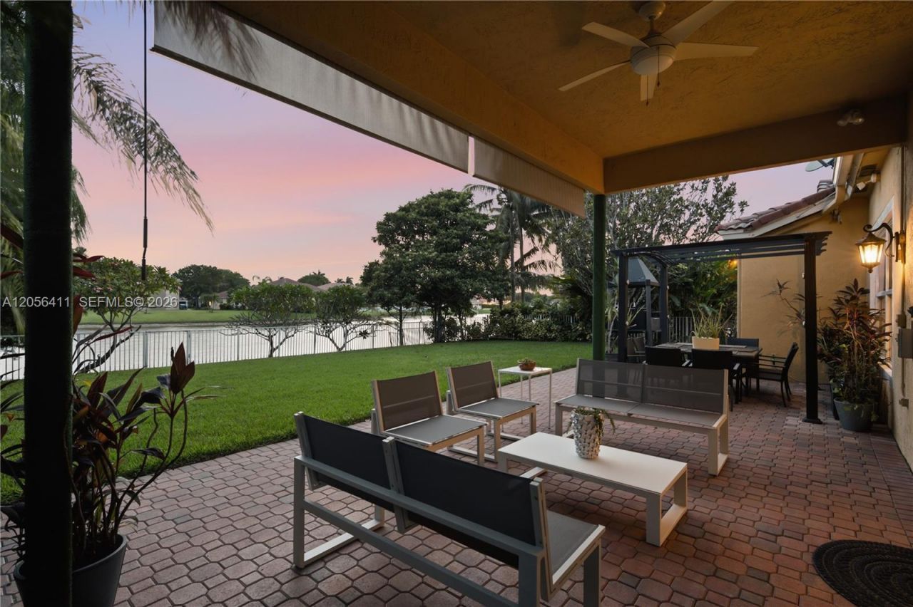 1032 NW 139th Ter , Pembroke Pines, FL 33028 Photo