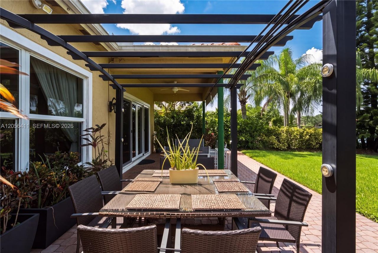 1032 NW 139th Ter , Pembroke Pines, FL 33028 Photo