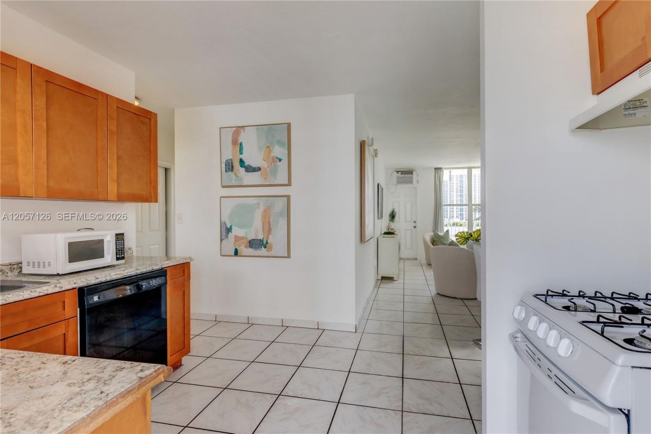 1300 Lincoln Rd, Unit B802, Miami Beach, FL 33139 Photo