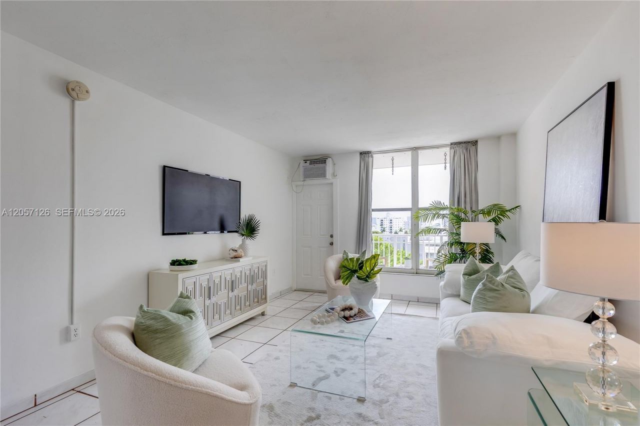 1300 Lincoln Rd, Unit B802, Miami Beach, FL 33139 Photo