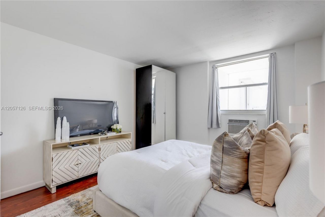 1300 Lincoln Rd, Unit B802, Miami Beach, FL 33139 Photo