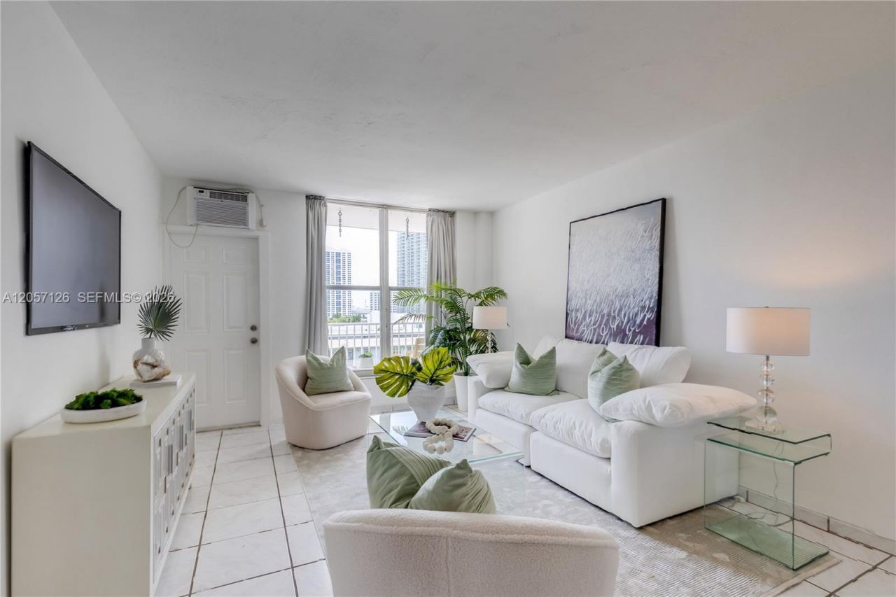 1300 Lincoln Rd, Unit B802, Miami Beach, FL 33139 Photo