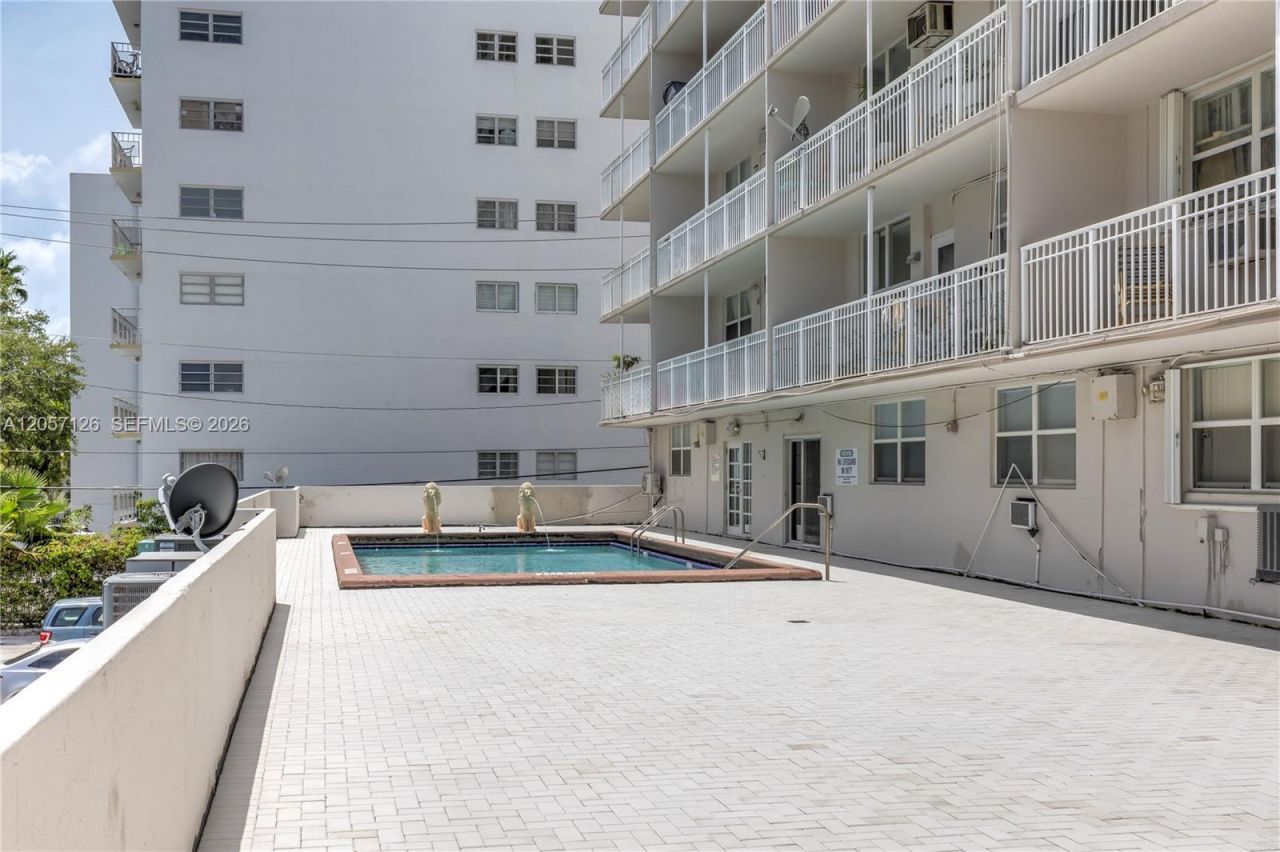 1300 Lincoln Rd, Unit B802, Miami Beach, FL 33139 Photo
