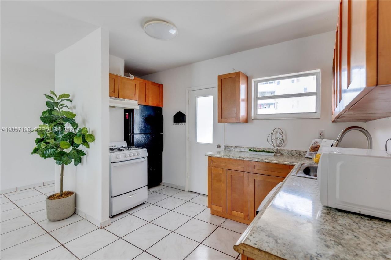 1300 Lincoln Rd, Unit B802, Miami Beach, FL 33139 Photo