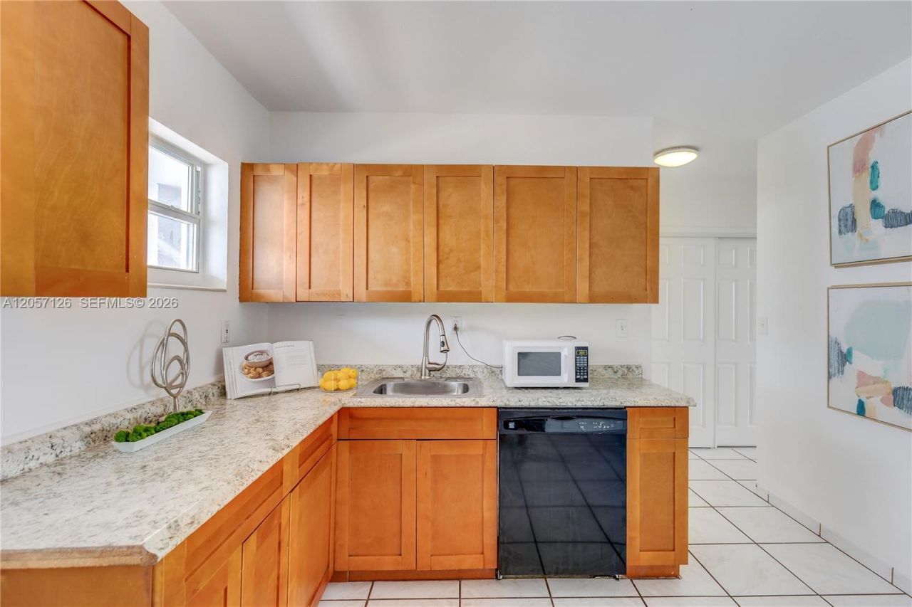 1300 Lincoln Rd, Unit B802, Miami Beach, FL 33139 Photo