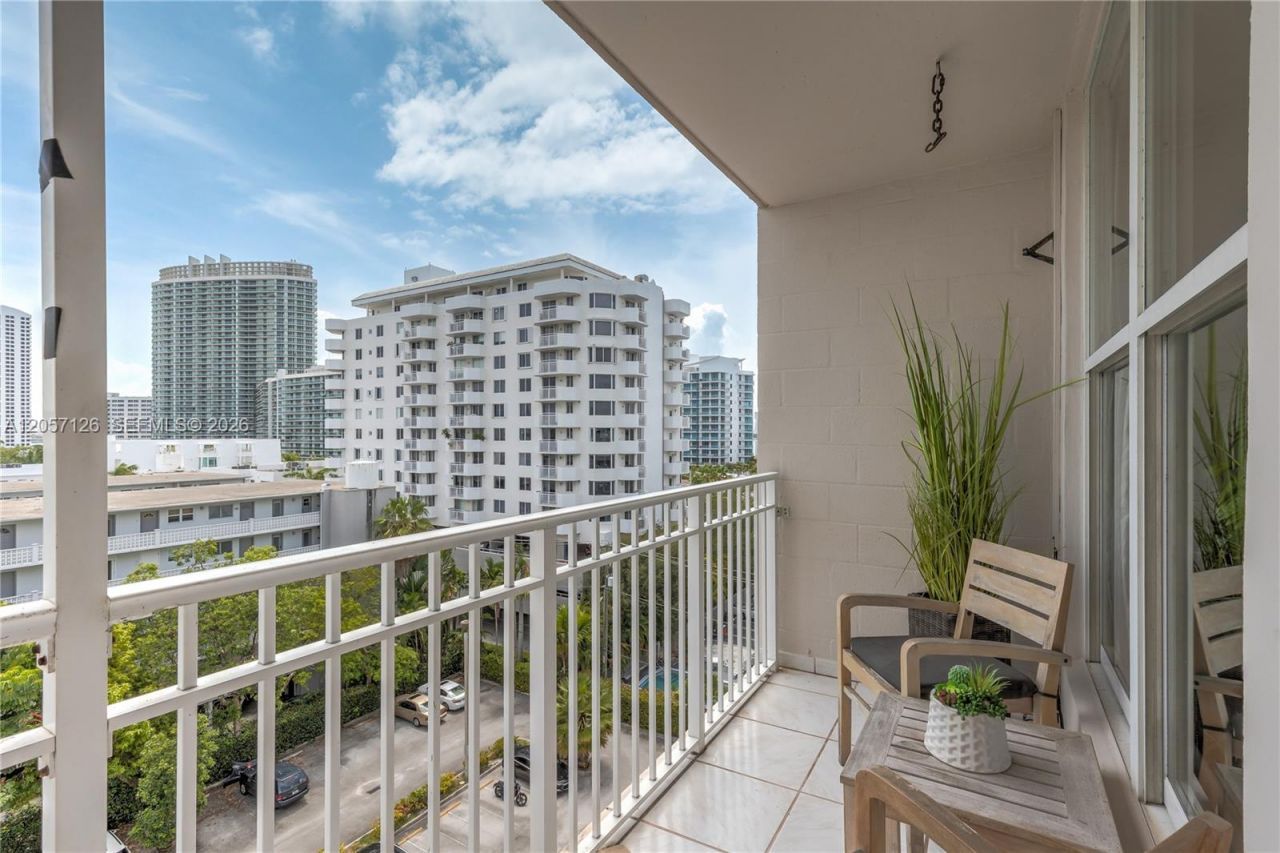 1300 Lincoln Rd, Unit B802, Miami Beach, FL 33139 Photo