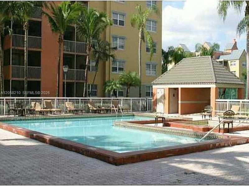 8343 Lake Dr, Unit 101, Doral, FL 33166 Photo