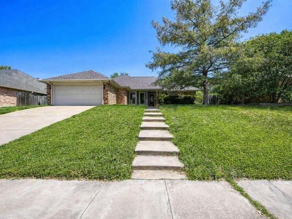 10104 Stoneleigh Drive , Benbrook, TX 76126