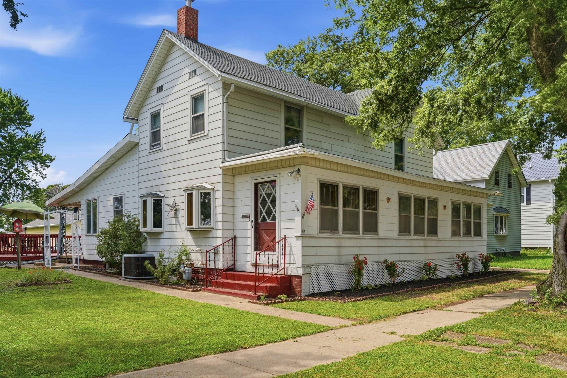 22 N Metcalf Avenue, AMBOY, IL 61310