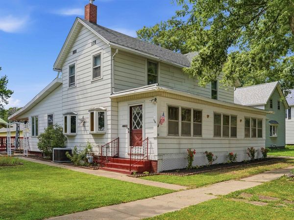 22 N Metcalf Avenue, AMBOY, IL 61310