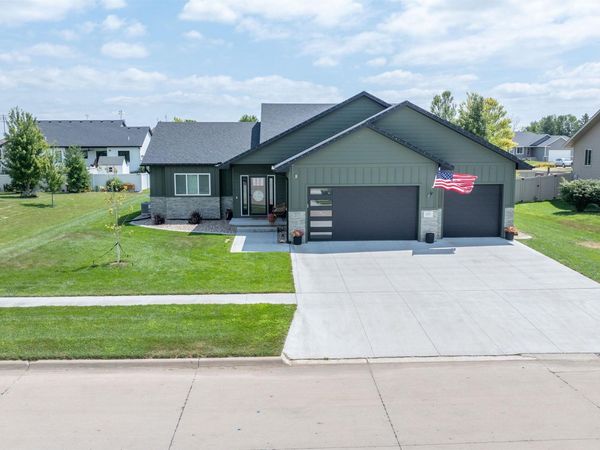 210 Elm Street, Sloan, IA 51055
