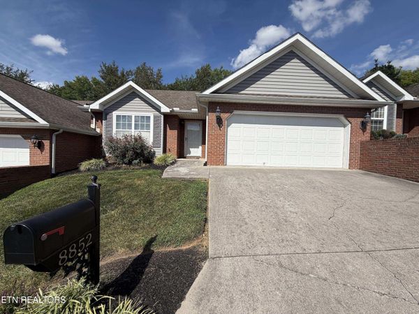 8852 Carriage House Way, Knoxville, TN 37923