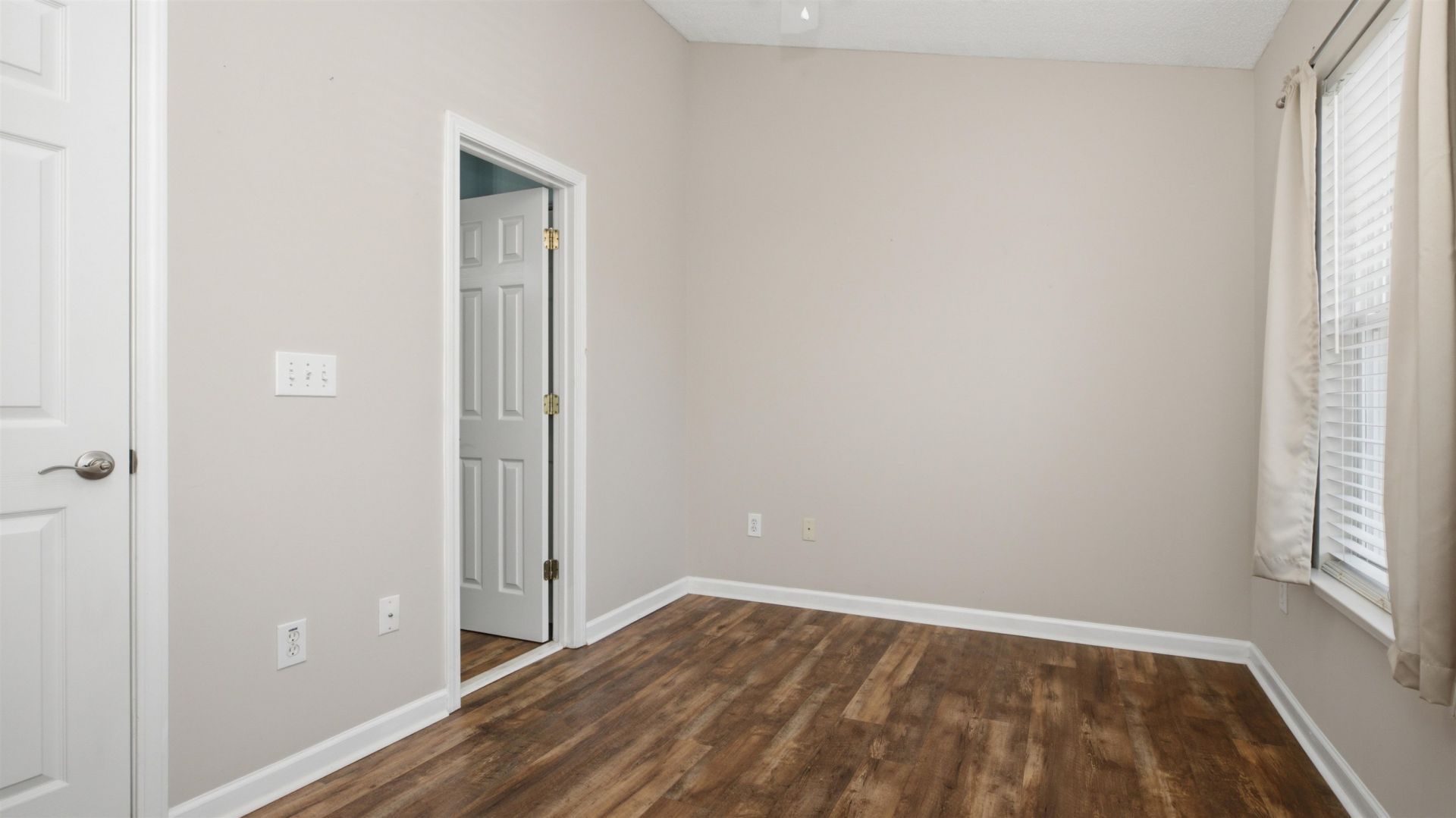 3586 Evergreen Way Photo 32