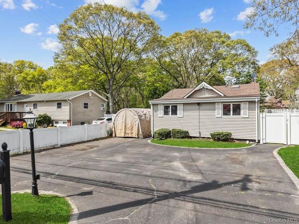 164 Dare Road , Selden, NY 11784