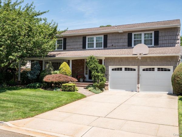 15 Huber Court , Rockville Centre, NY 11570