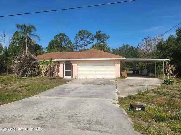 1105 Columbus Avenue , Lehigh Acres, FL 33973