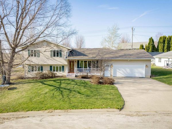 107 Hollywood Boulevard, West Union, IA 52175
