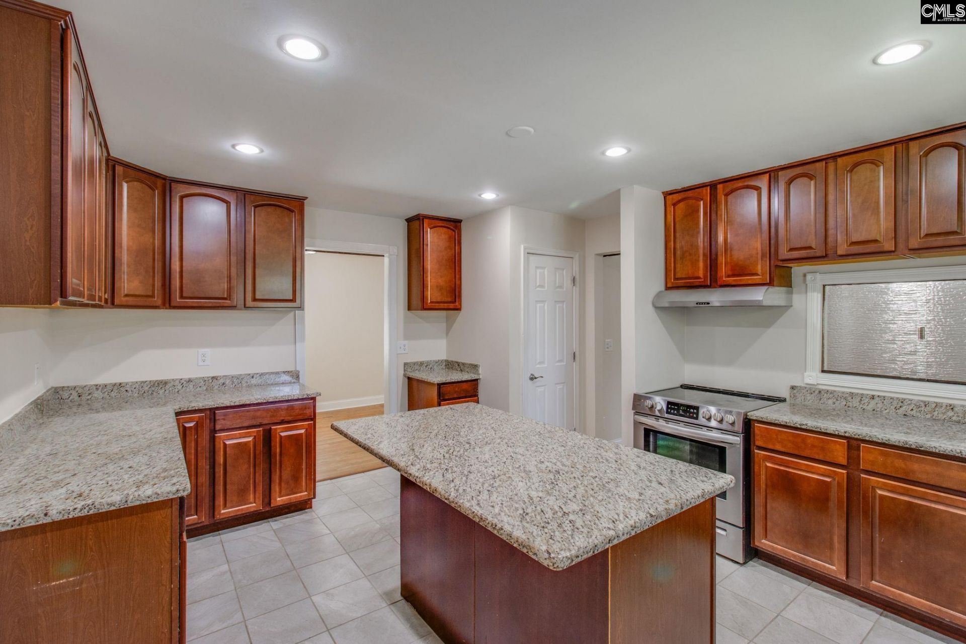 2533 Chatsworth Road  Photo 14