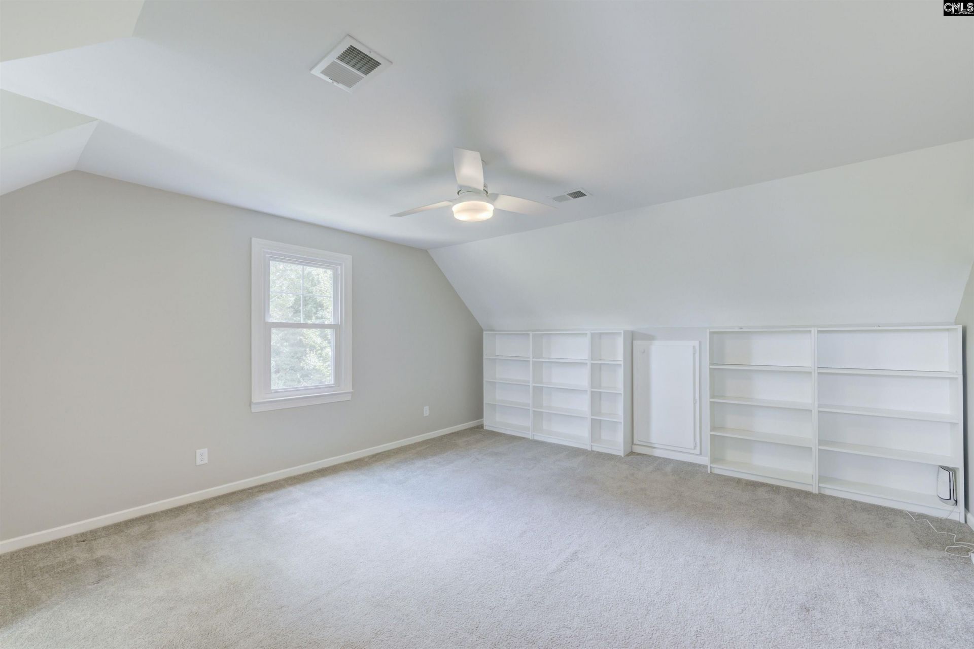 121 Cowdray Park  Photo 31