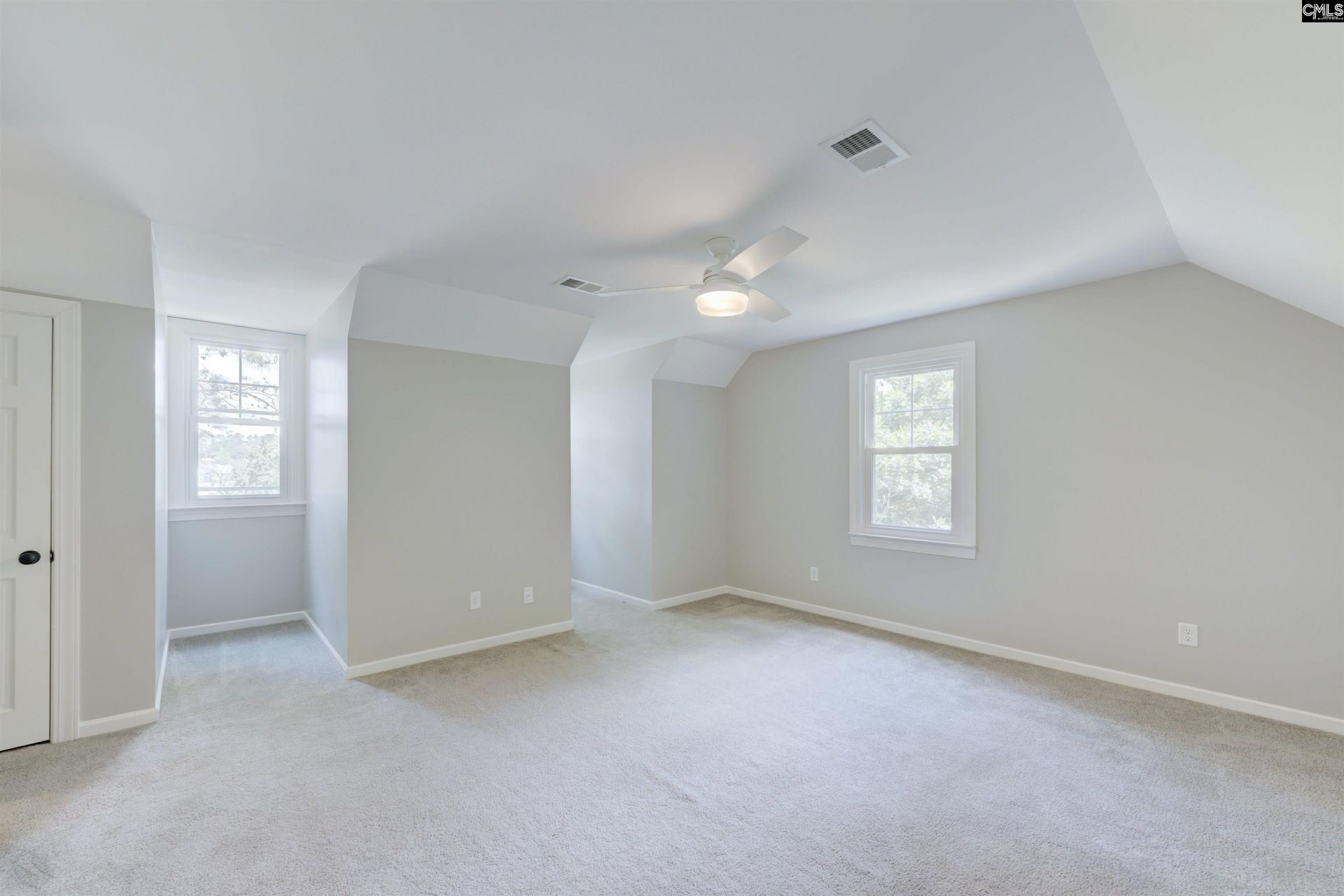 121 Cowdray Park  Photo 32