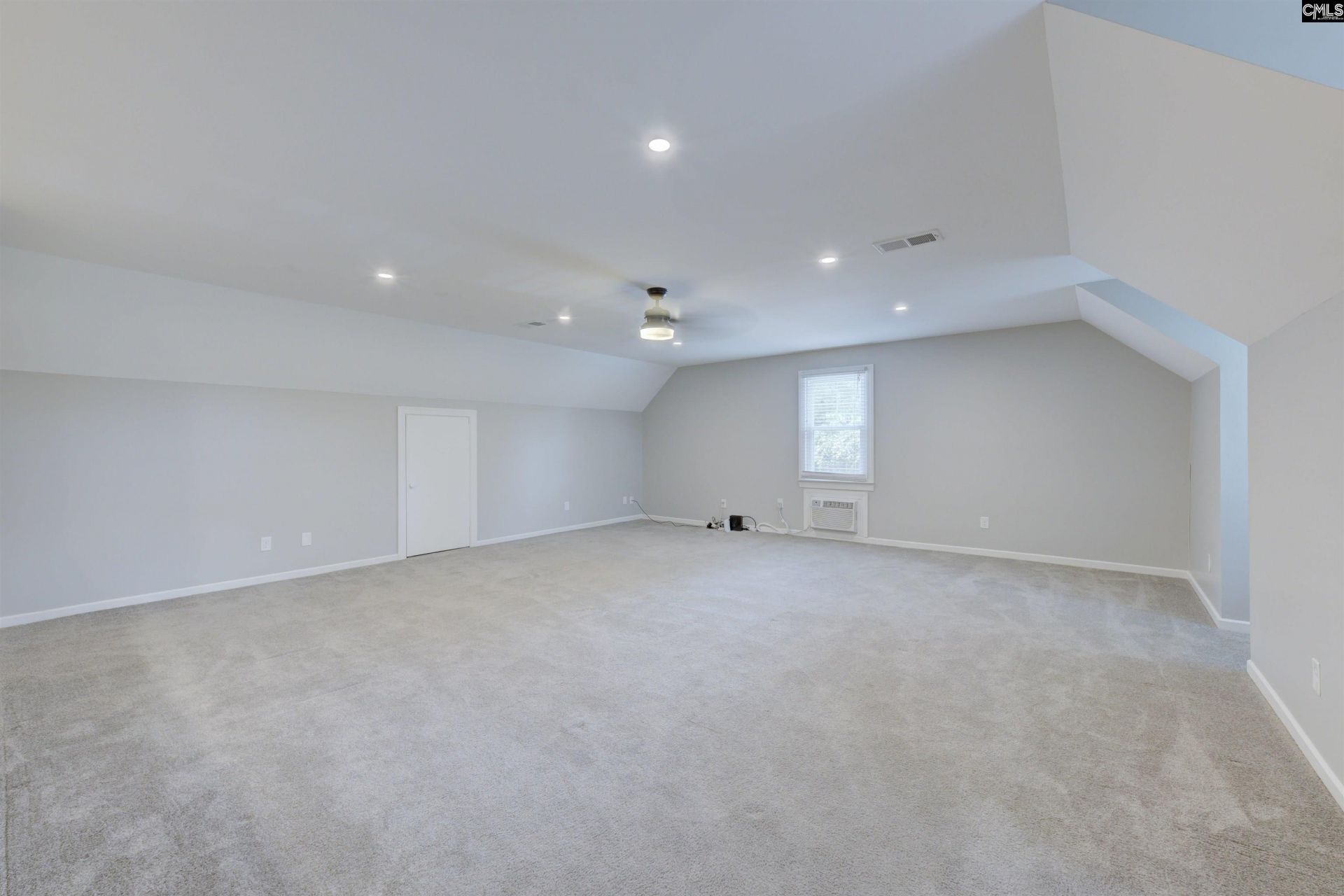 121 Cowdray Park  Photo 39