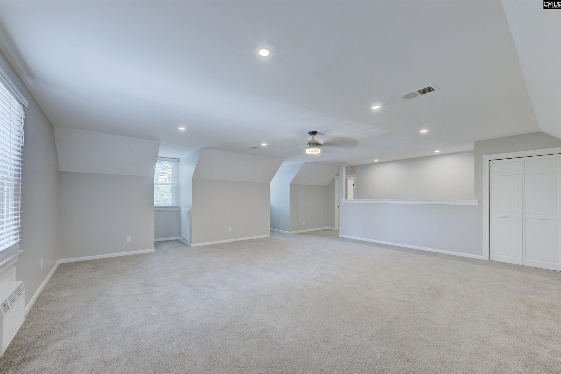 121 Cowdray Park  Photo 40