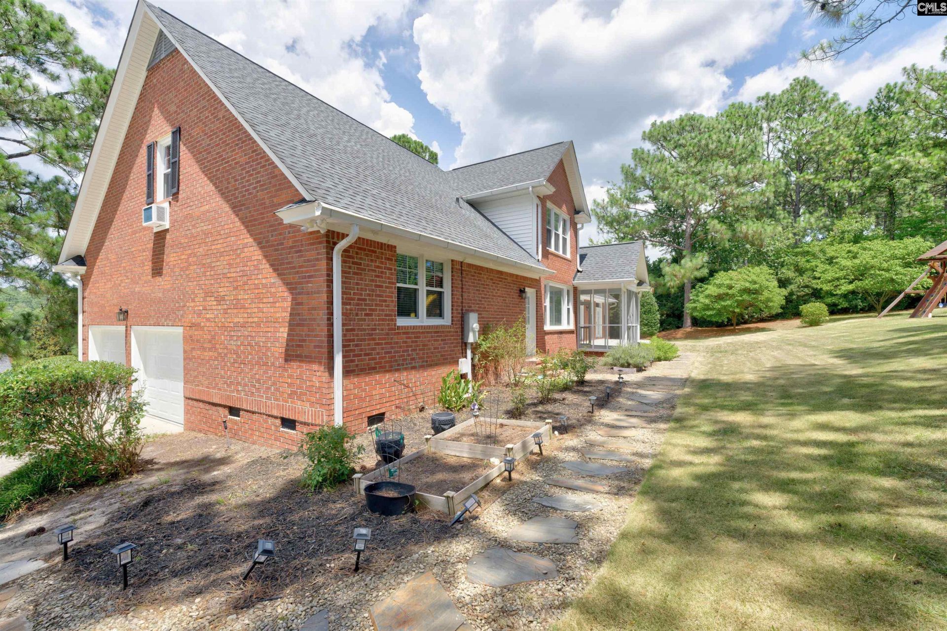 121 Cowdray Park  Photo 42