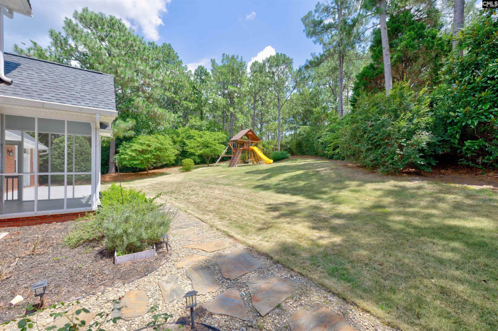 121 Cowdray Park  Photo 43