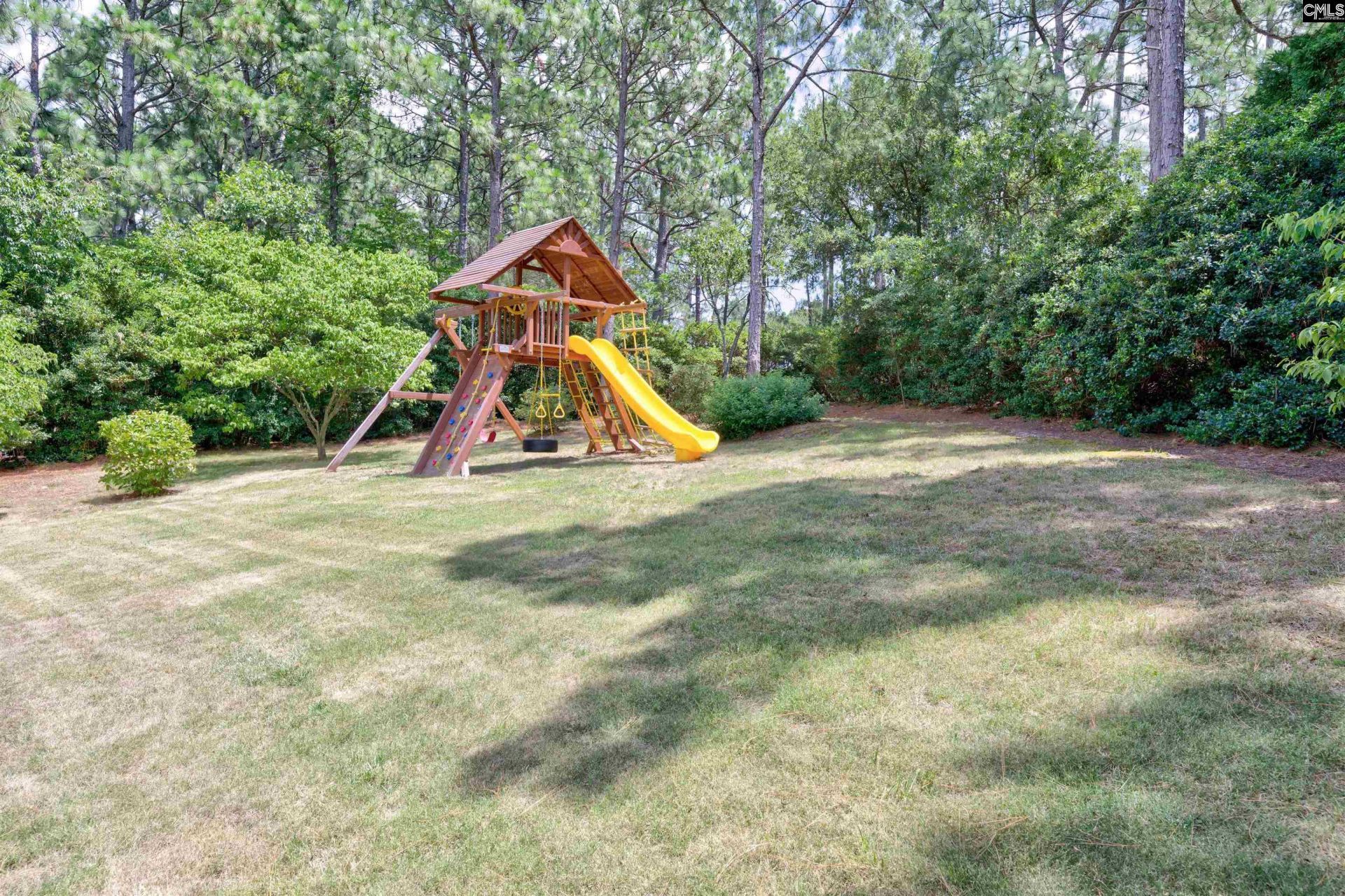 121 Cowdray Park  Photo 45