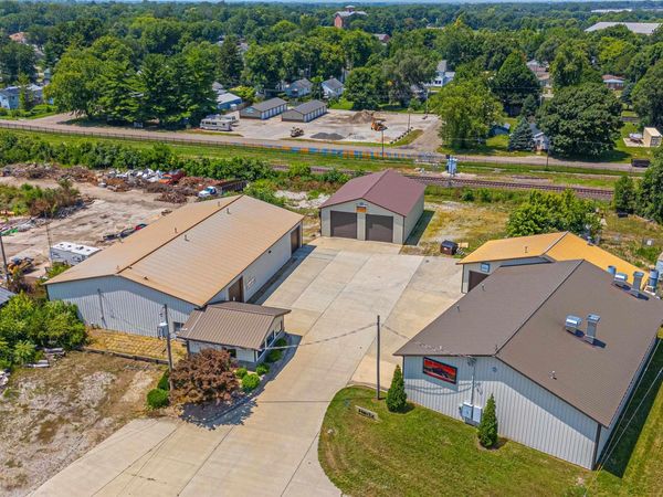 925 N KICKAPOO Street, Lincoln, IL 62656