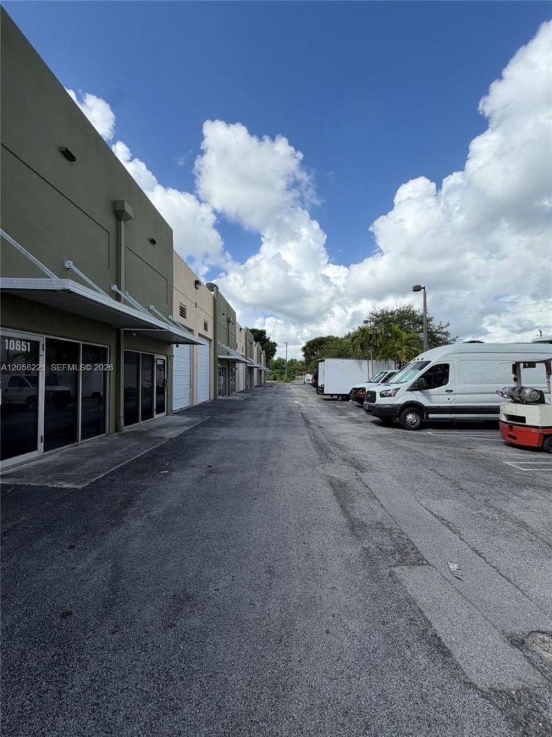 10601 NW 122nd St , Unit 20, Medley, FL 33178 Photo