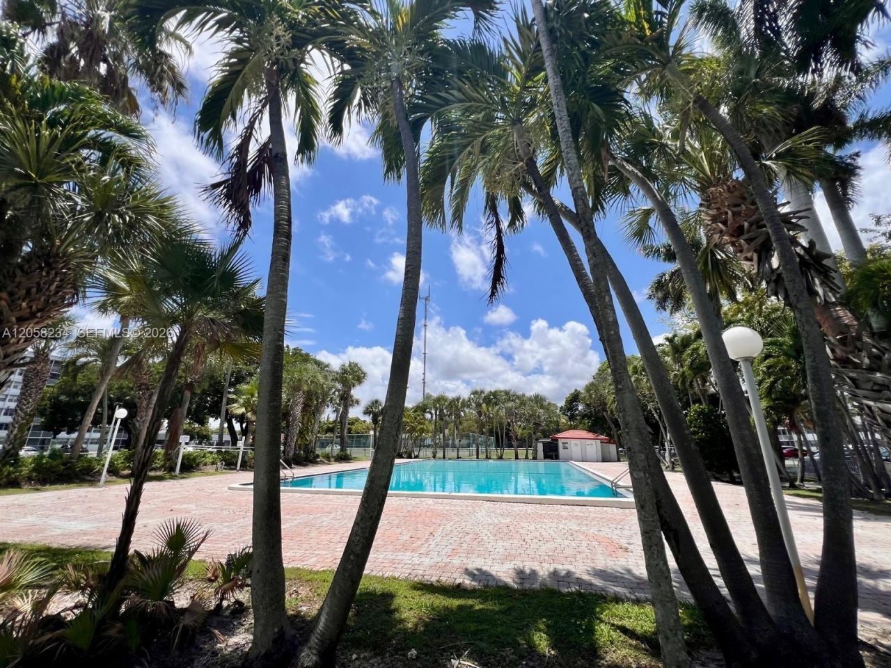700 NW 214th St, Unit 411, Miami Gardens, FL 33169 Photo