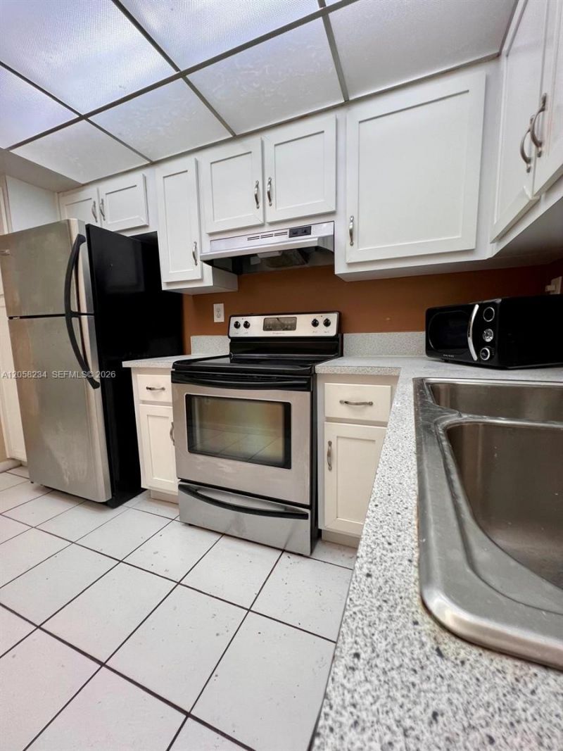 700 NW 214th St, Unit 411, Miami Gardens, FL 33169 Photo