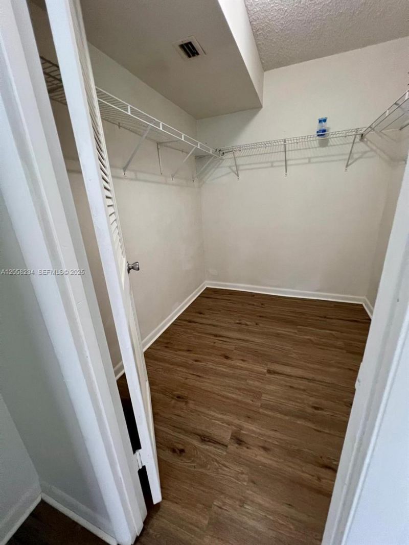700 NW 214th St, Unit 411, Miami Gardens, FL 33169 Photo