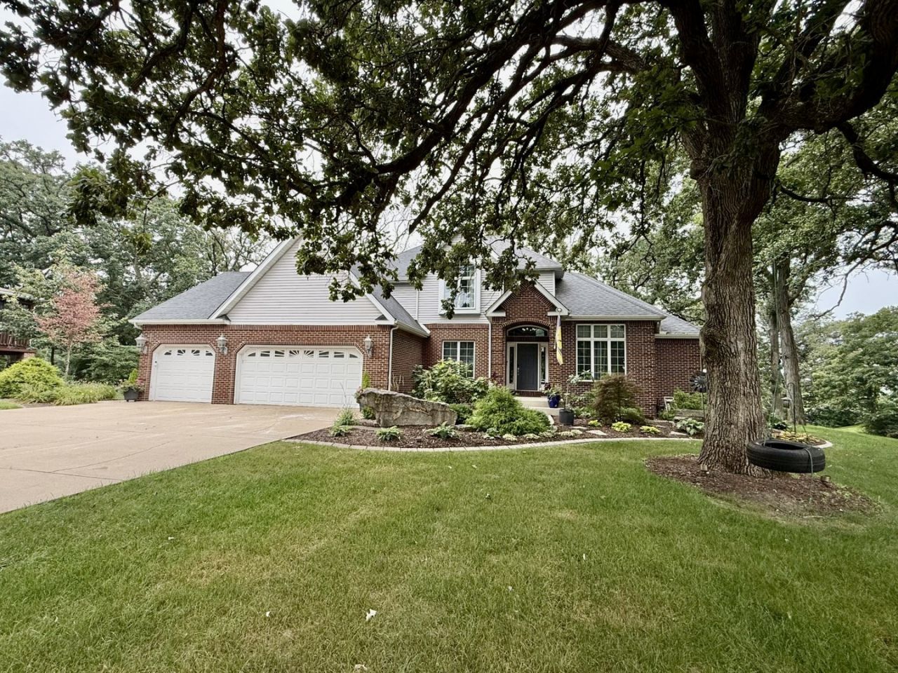 40 Royal Wood Drive , Lasalle, IL 61301